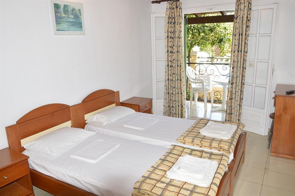 Philippos Hotel Kassiopi Exterior foto