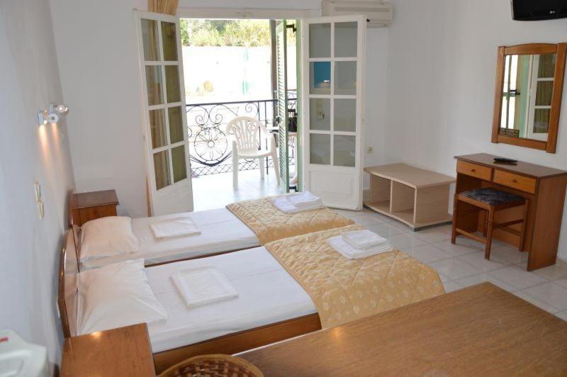 Philippos Hotel Kassiopi Exterior foto